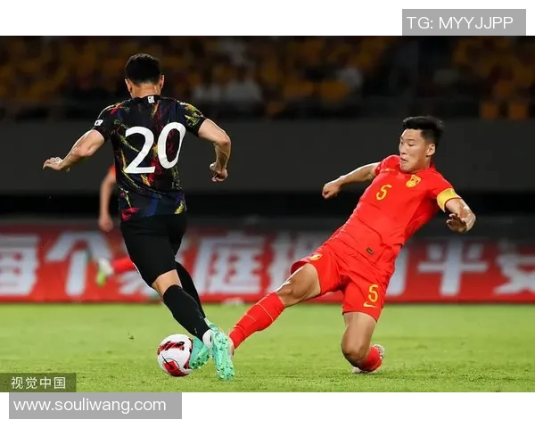 2016年中国与韩国足球对抗赛回顾与分析：激情碰撞与战术较量的精彩瞬间