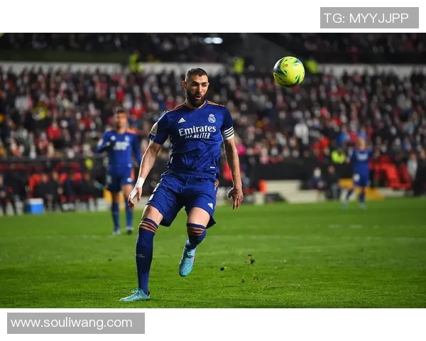 皇马逆转拜仁惊险晋级本泽马加时赛绝杀成英雄